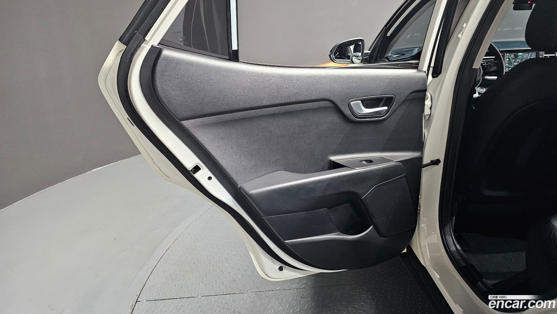 Main__Slider__Photo:Stonic Kia 2019.0-24