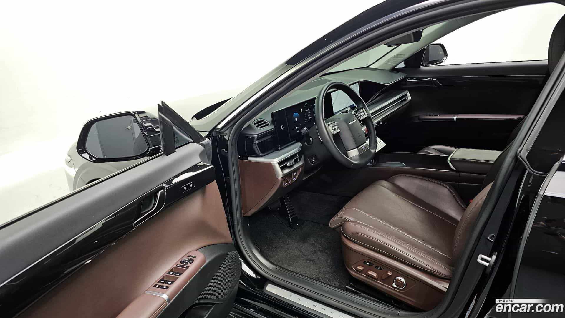 Grandeur Hyundai 2023.2-INNER-010