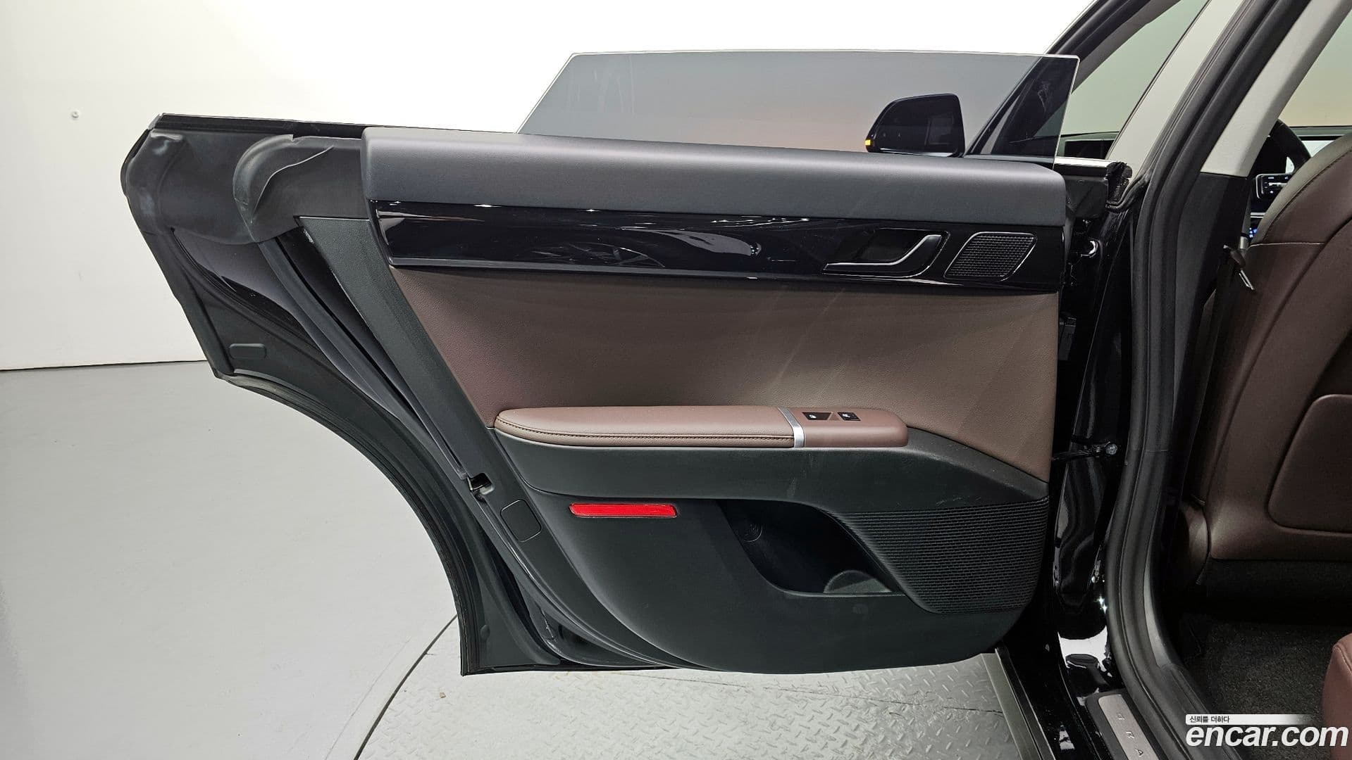 Main__Slider__Photo:Grandeur Hyundai 2023.2-24