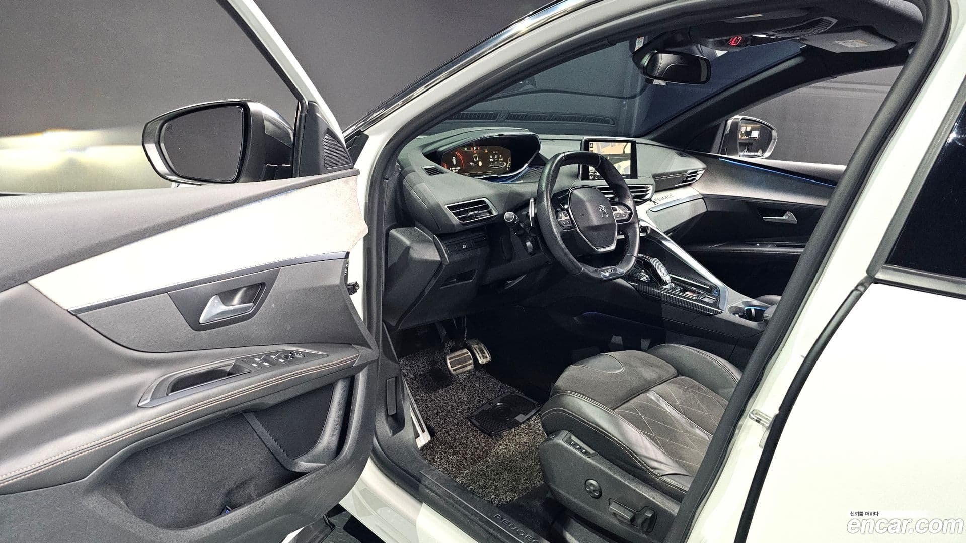 Main__Slider__Photo:3008 Peugeot 2018.6-9