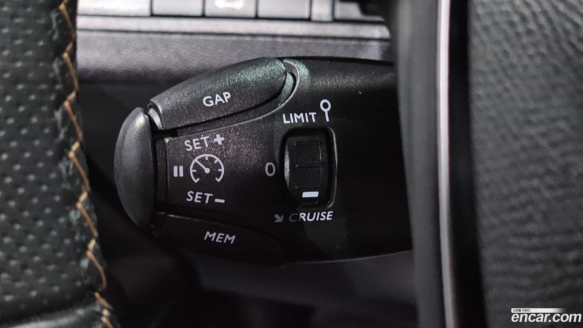 3008 Peugeot 2018.6-OPTION-021
