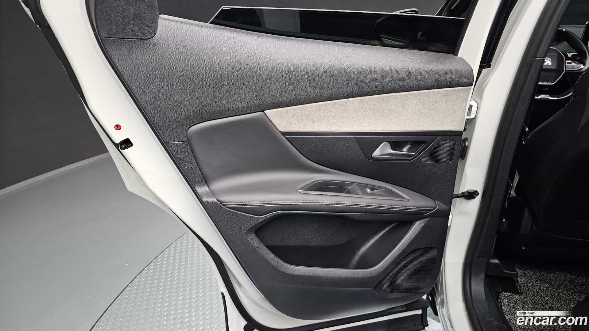 3008 Peugeot 2018.6-INNER-035