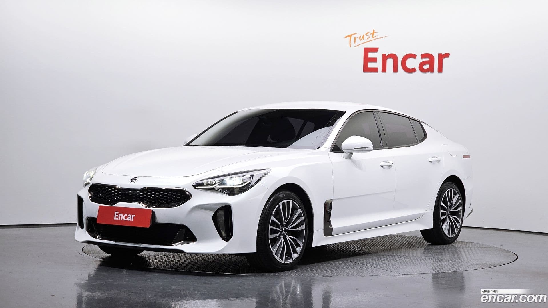 Main__Slider__Photo:Stinger Kia 2017.11-0