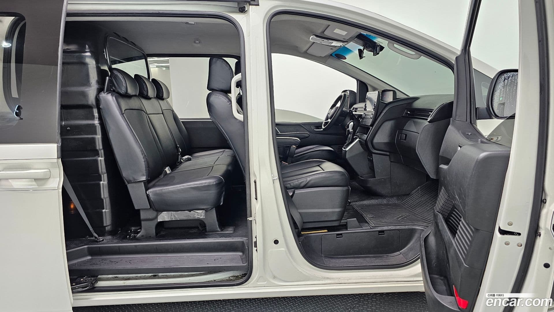 Main__Slider__Photo:Staria Hyundai 2022.9-25