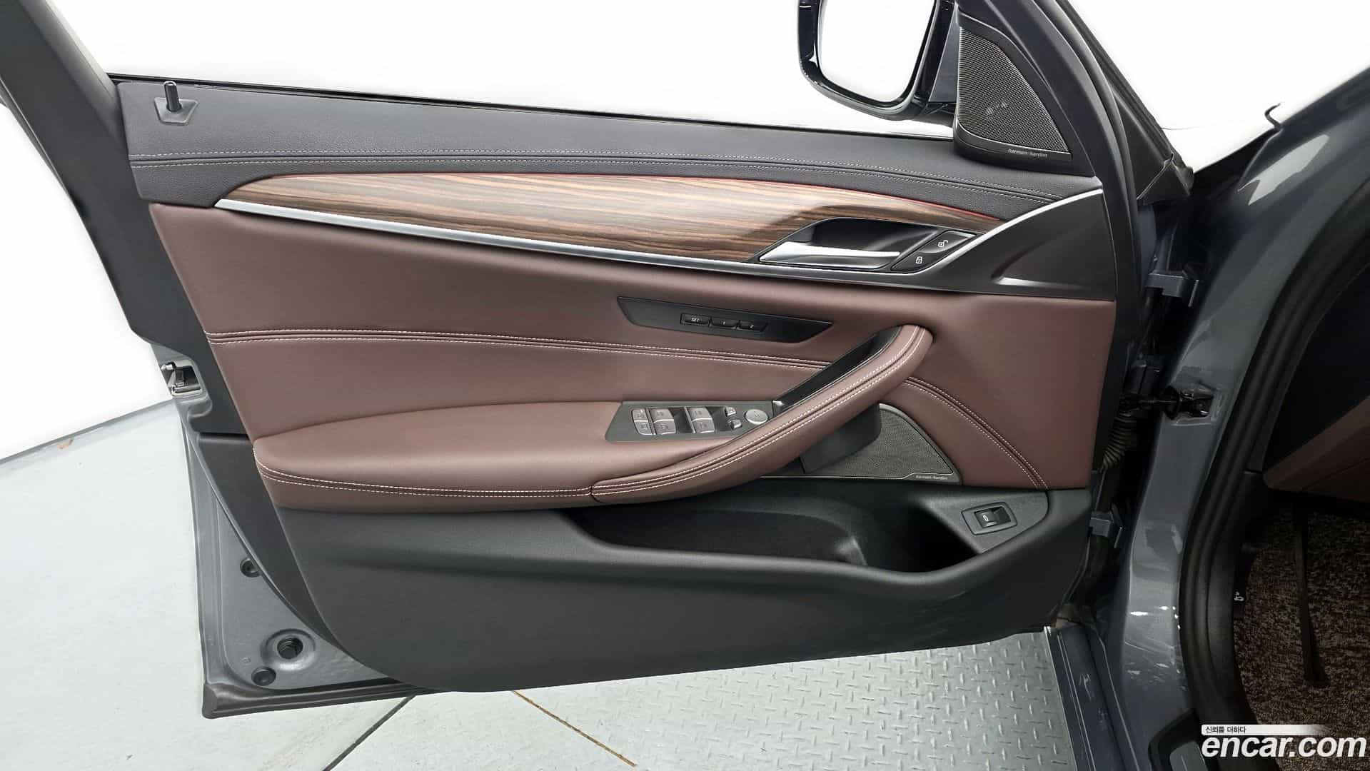5-Series BMW 2023.4-INNER-034