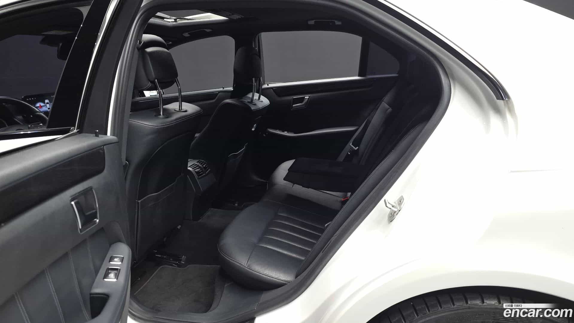 E-Class Mercedes-Benz 2015.1-INNER-036