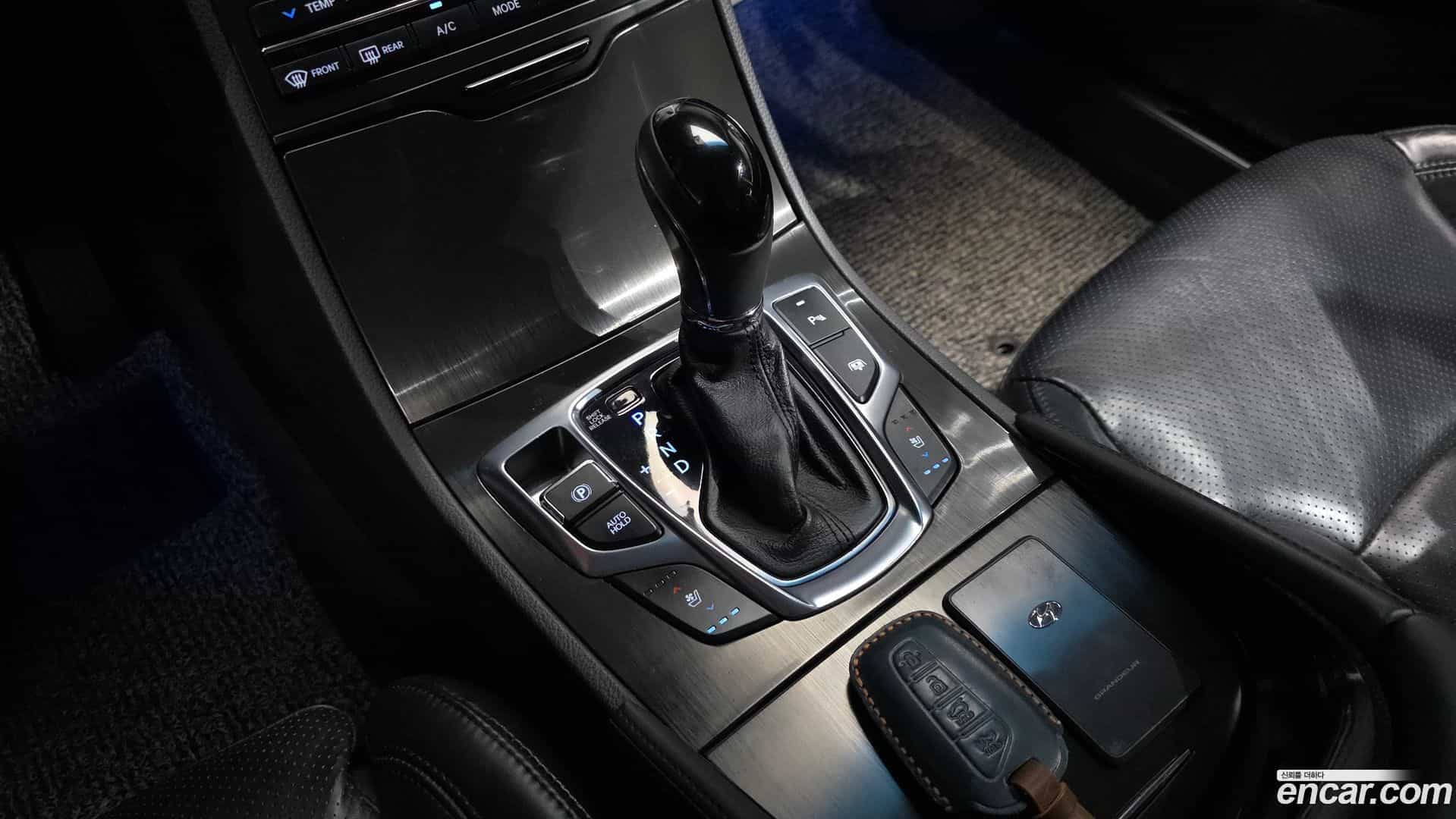 Grandeur Hyundai 2016.10-INNER-009