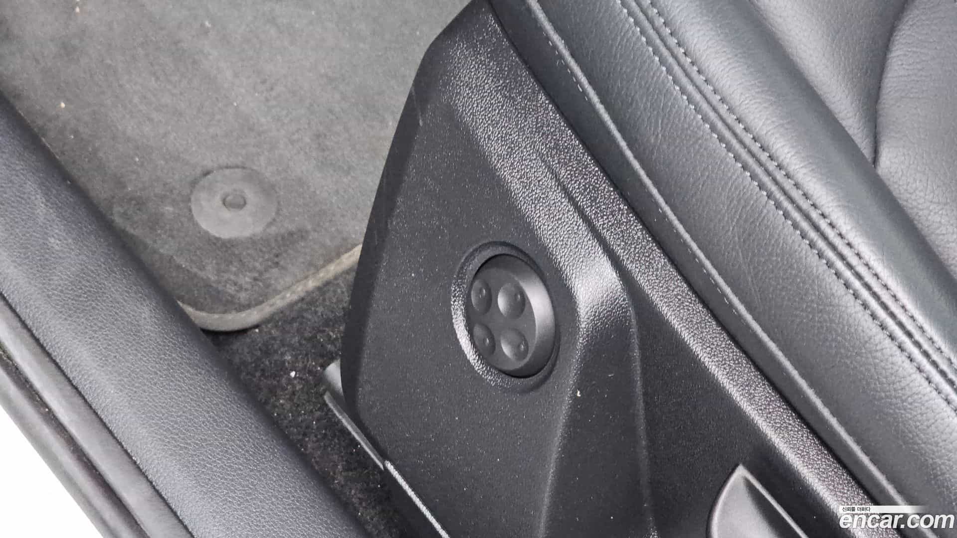 Q2 Audi 2023.11-OPTION-045
