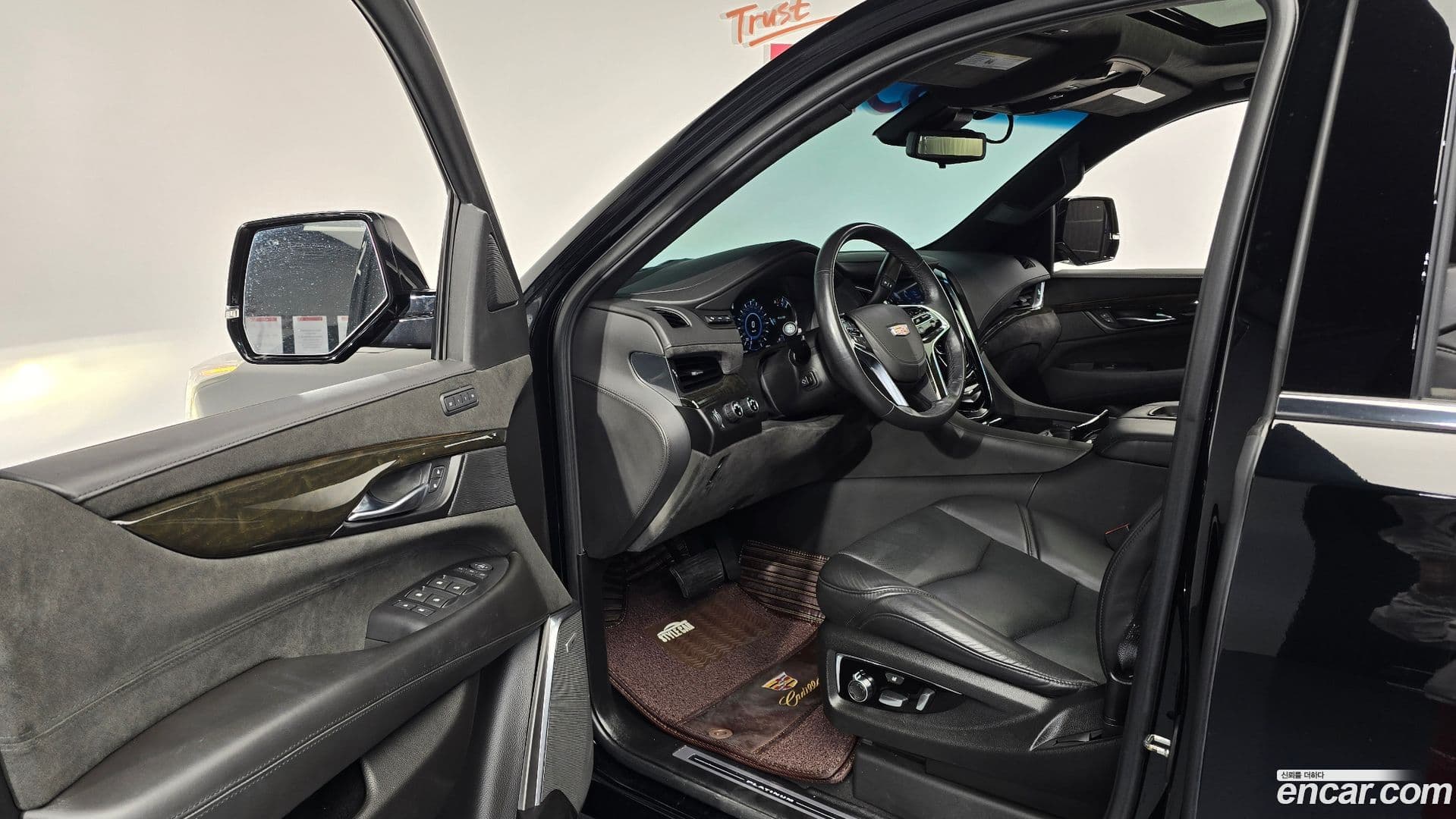 Main__Slider__Photo:Escalade Cadillac 2019.3-9