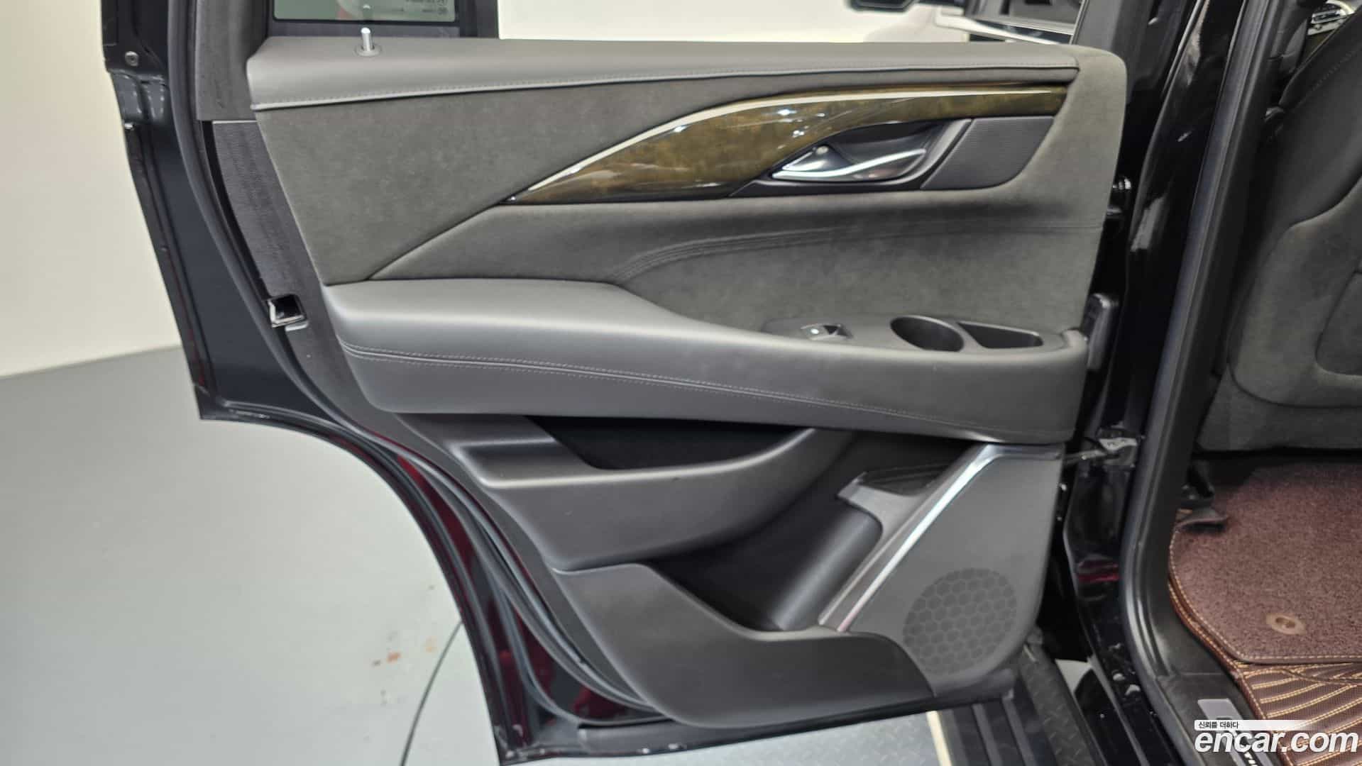 Escalade Cadillac 2019.3-INNER-035