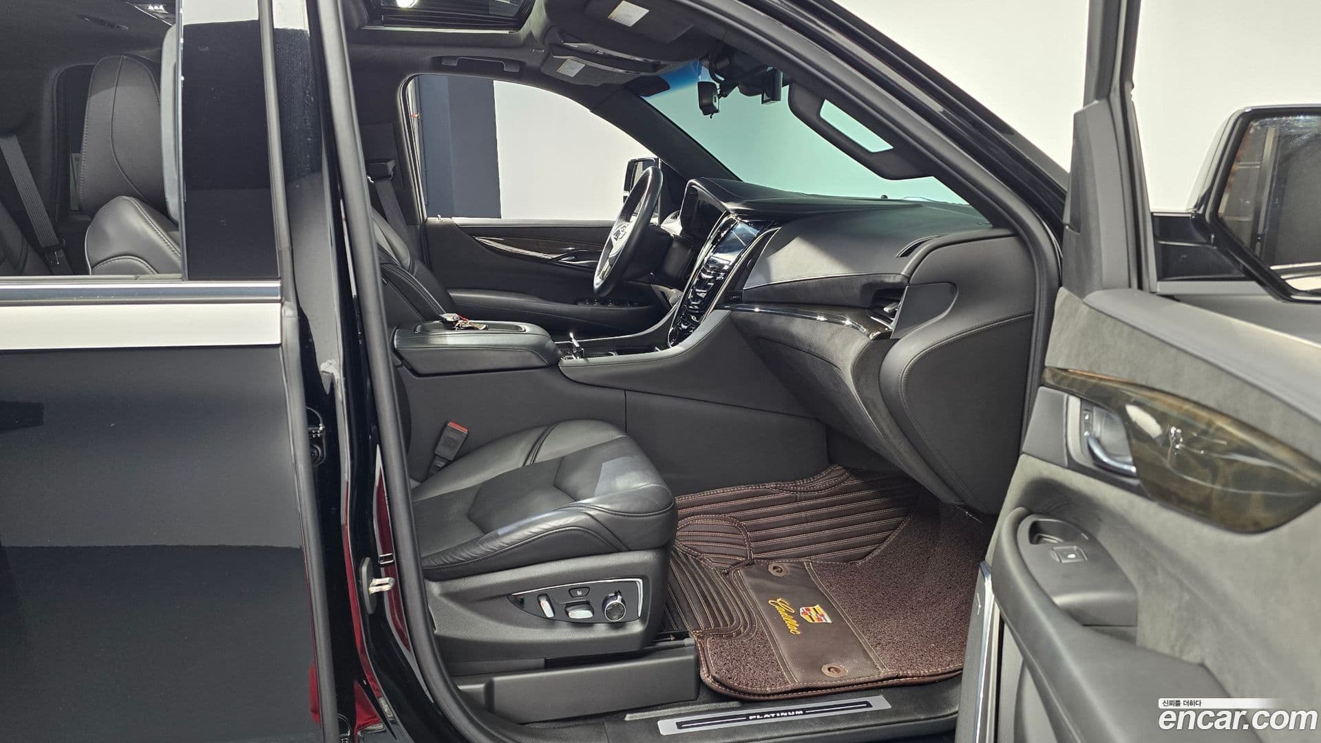 Main__Slider__Photo:Escalade Cadillac 2019.3-25