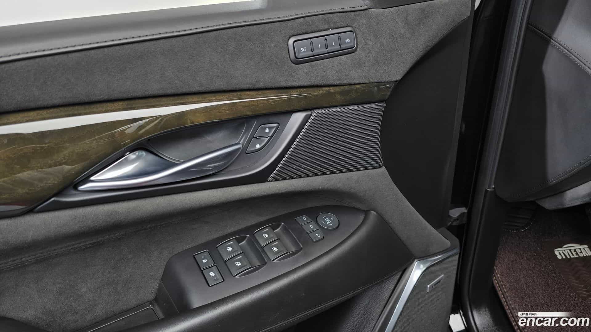 Escalade Cadillac 2019.3-OPTION-048