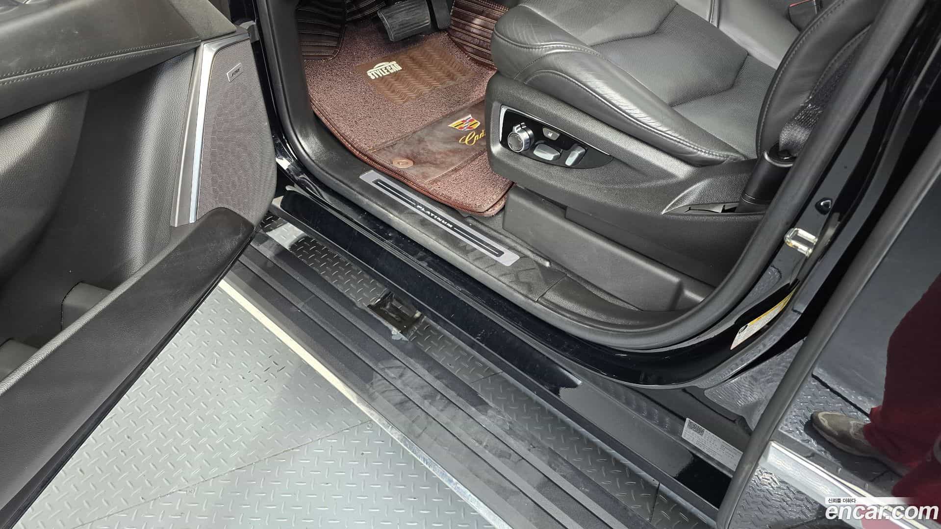 Escalade Cadillac 2019.3-OPTION-049