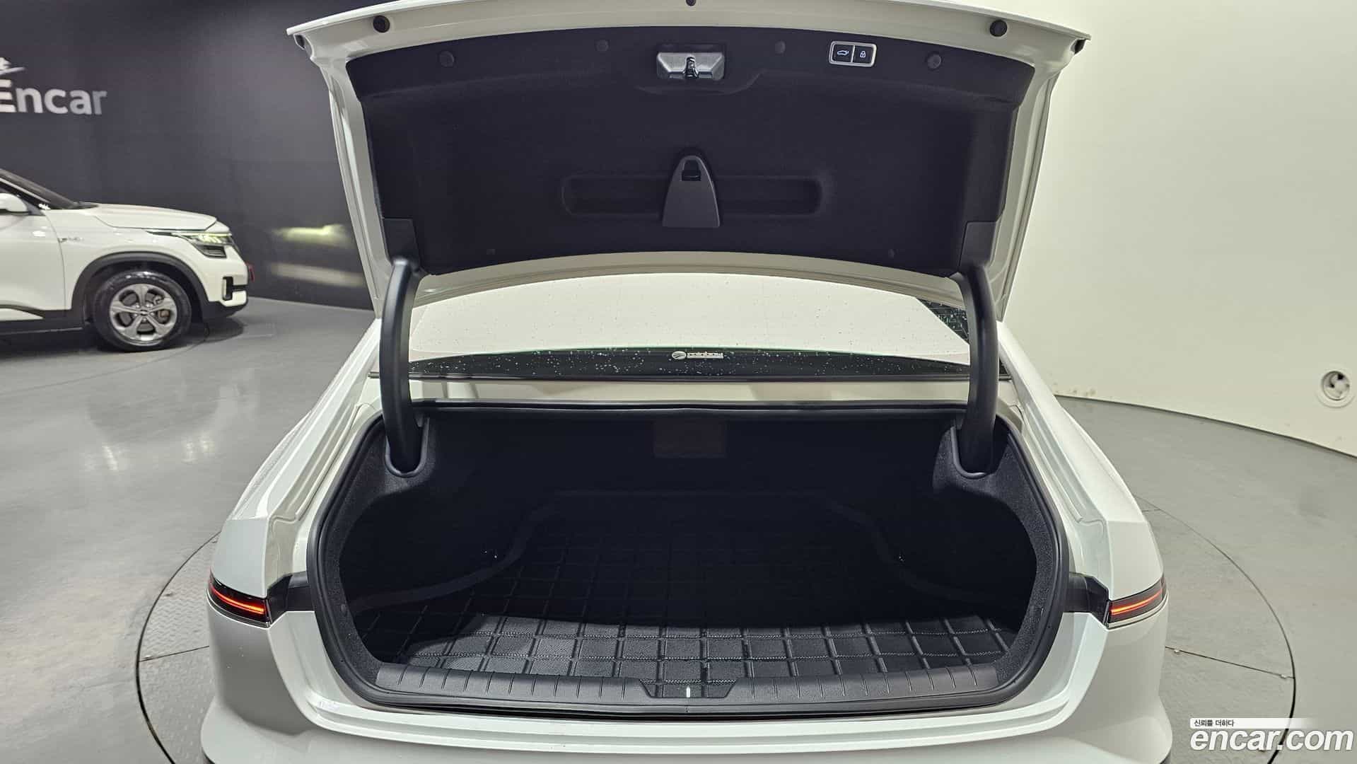 Grandeur Hyundai 2024.3-OPTION-024