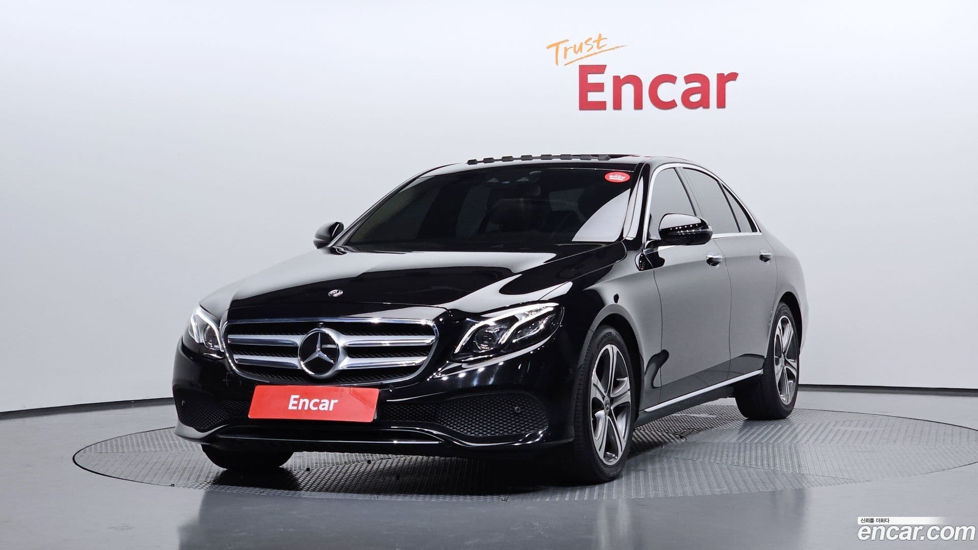 Main__Slider__Photo:E-Class Mercedes-Benz 2017.4-0