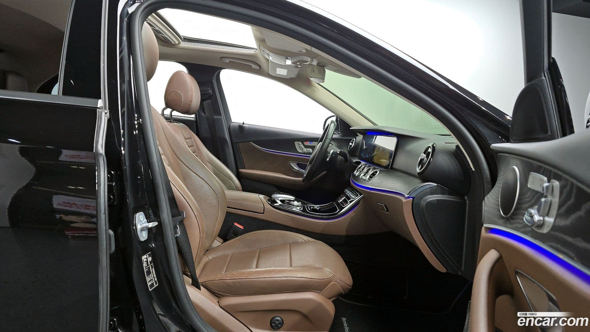 Main__Slider__Photo:E-Class Mercedes-Benz 2017.4-25
