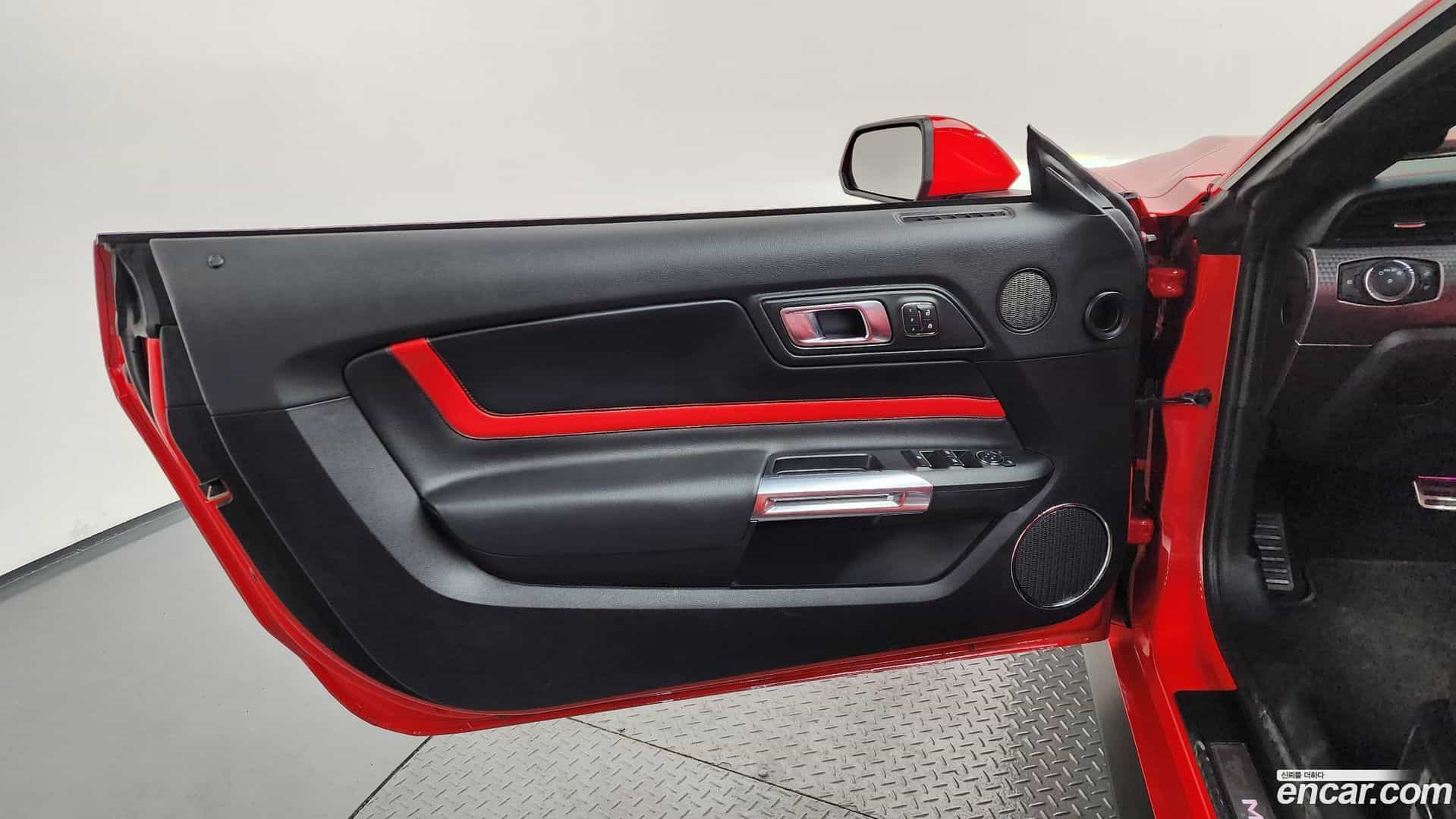 Mustang Ford 2019.2-INNER-035