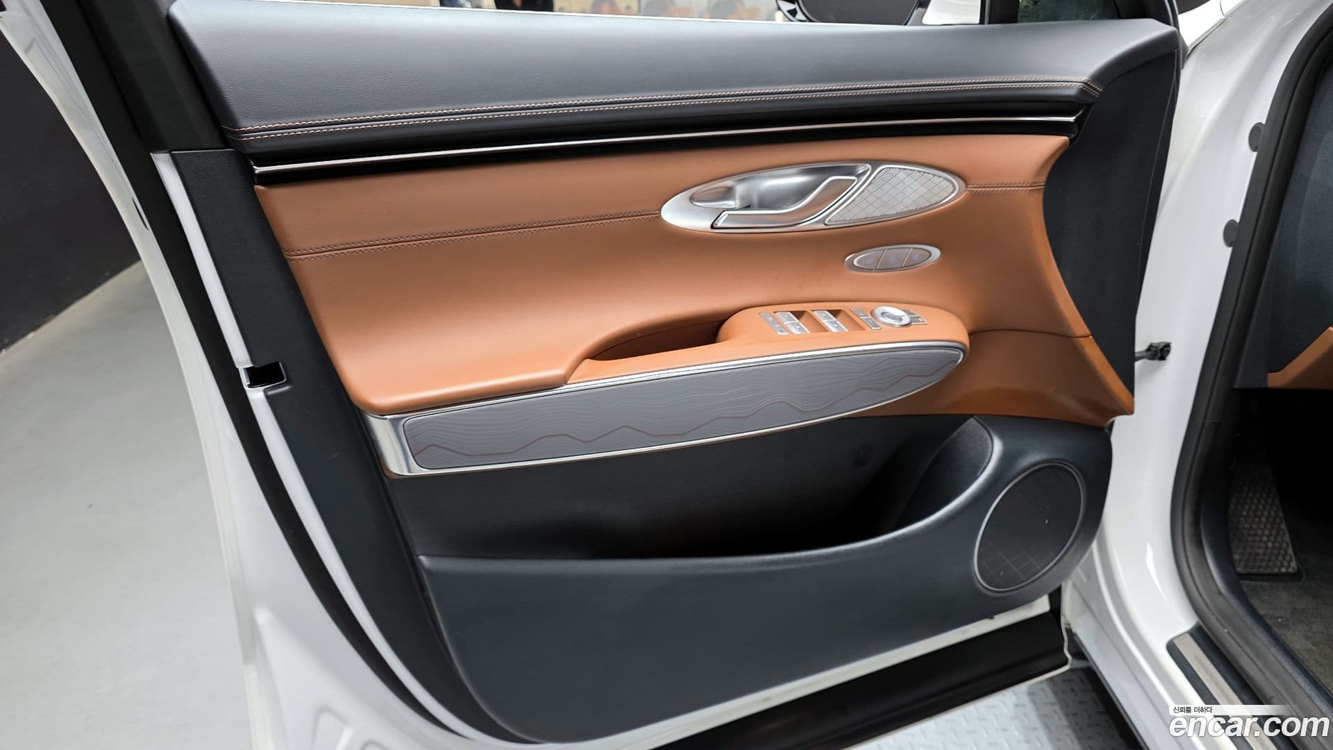 Main__Slider__Photo:GV70 Genesis 2023.6-23