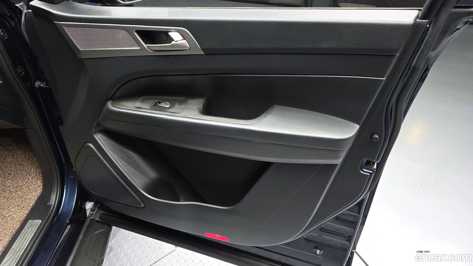 Main__Slider__Photo:Rexton KG Mobility 2019.1-23