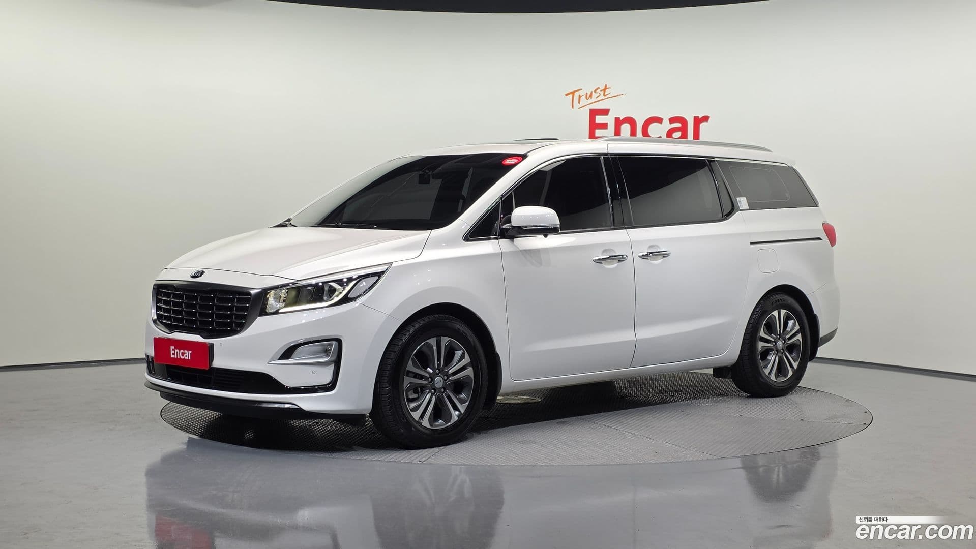 Main__Slider__Photo:Canival Kia 2019.8-0