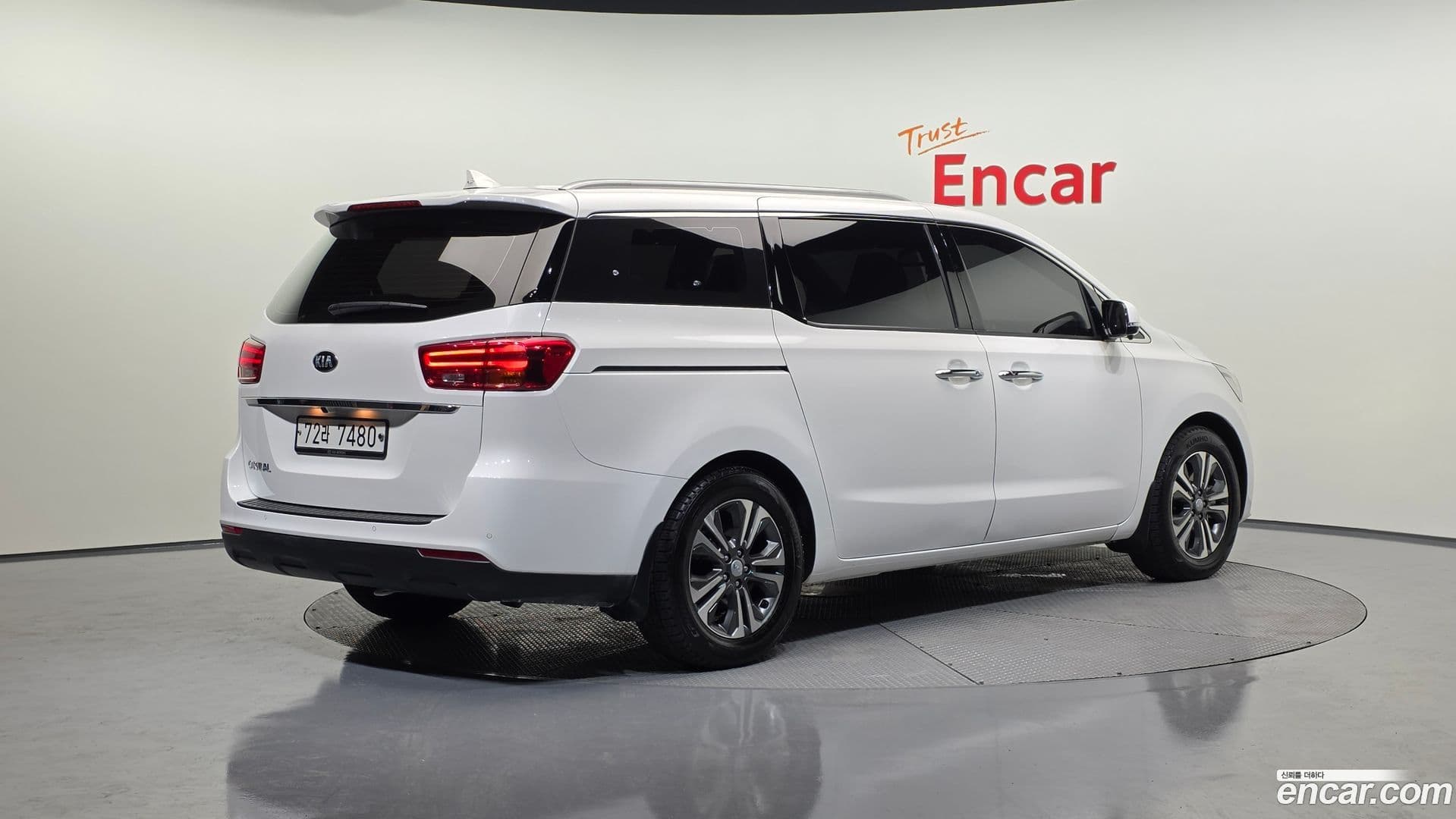 Main__Slider__Photo:Canival Kia 2019.8-1