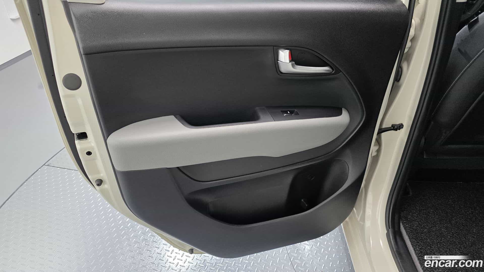 RAY Kia 2023.1-INNER-035
