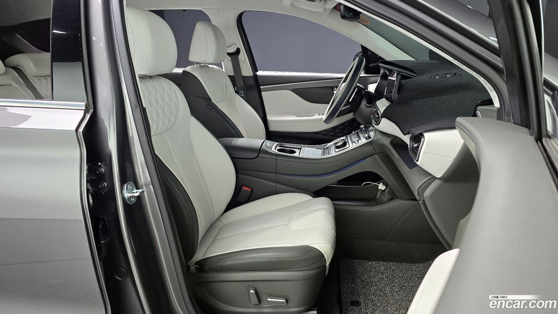 Main__Slider__Photo:Santafe Hyundai 2023.2-25