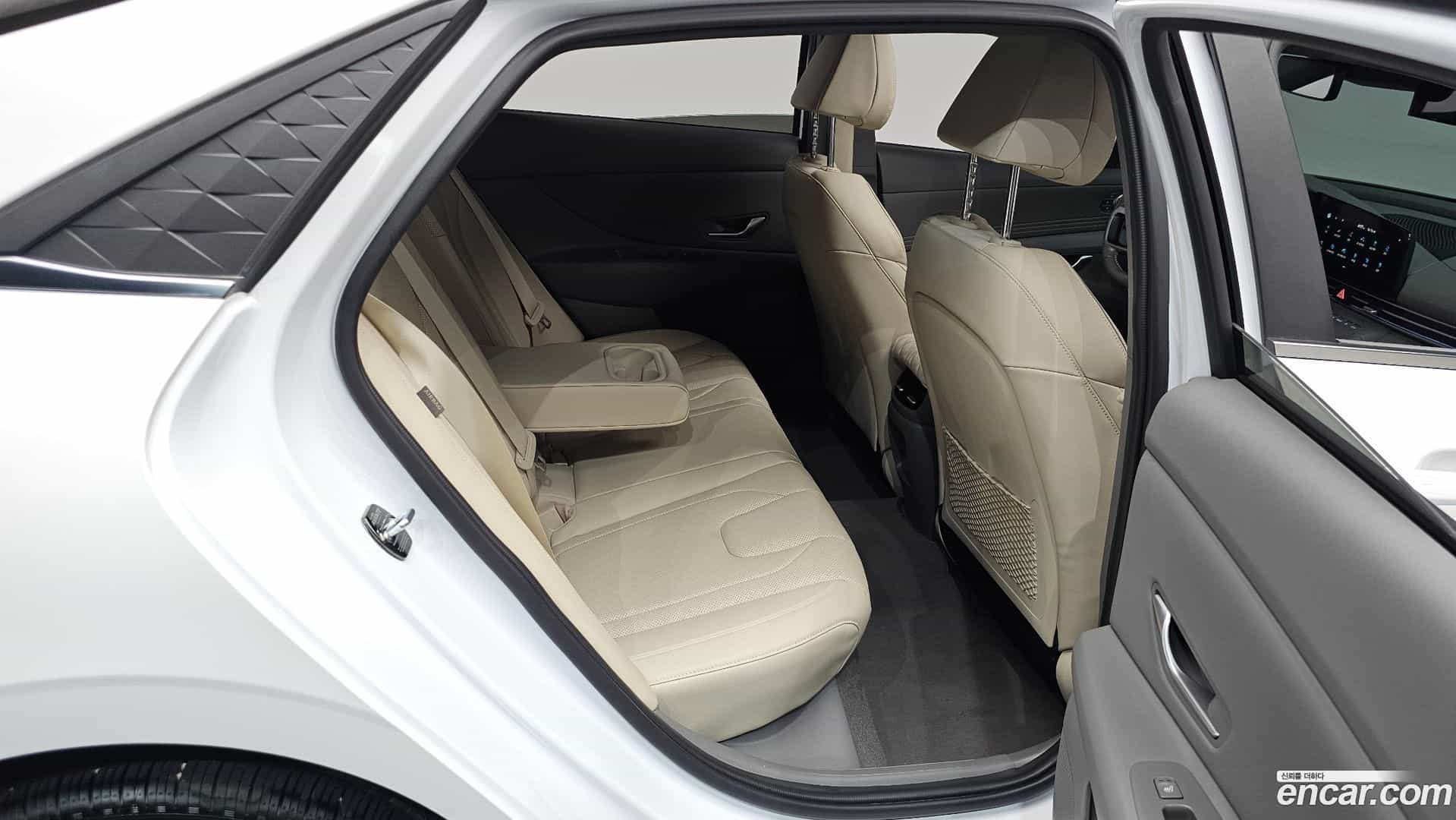 AVANTE Hyundai 2023.6-OPTION-015