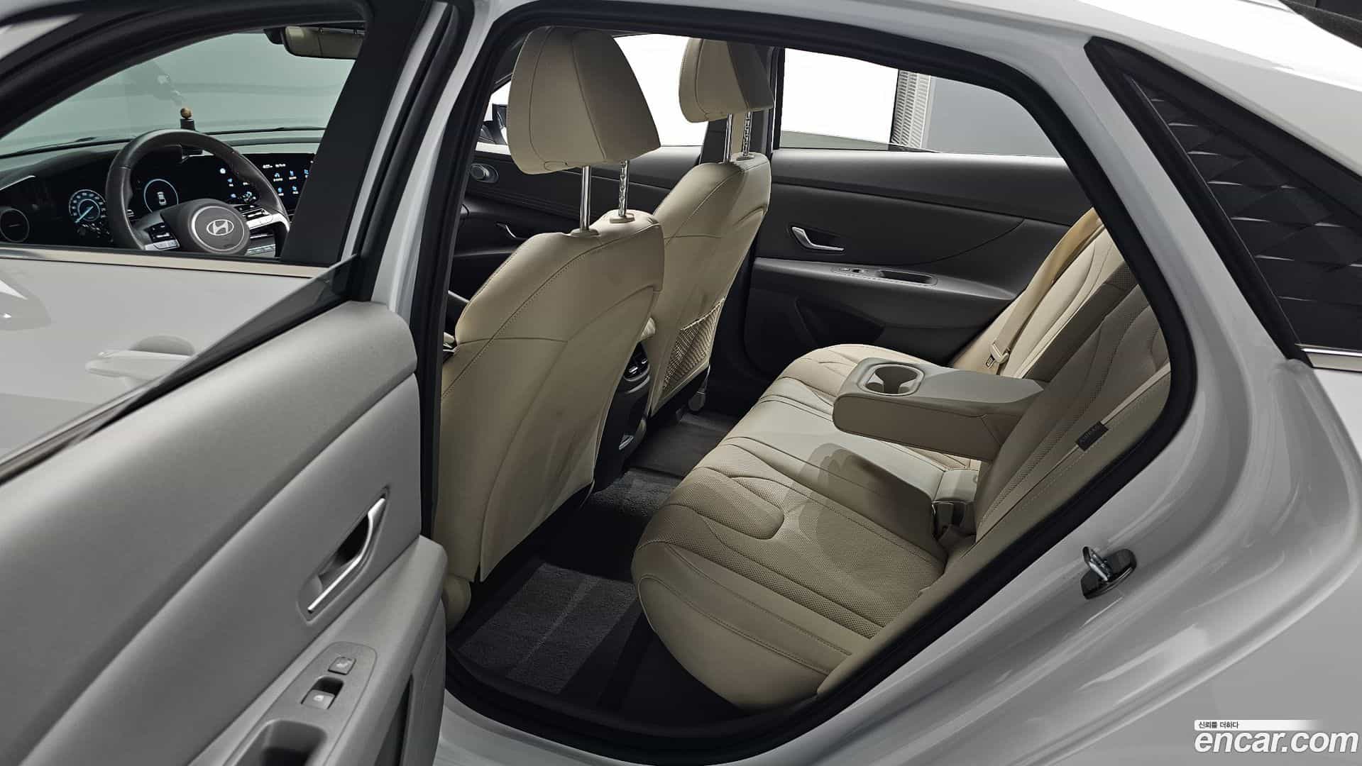 AVANTE Hyundai 2023.6-OPTION-016