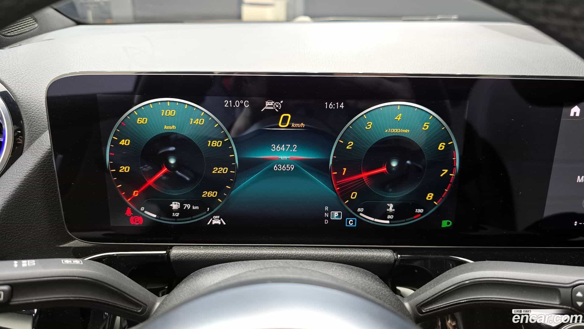 GLA-Class Mercedes-Benz 2021.4-INNER-008