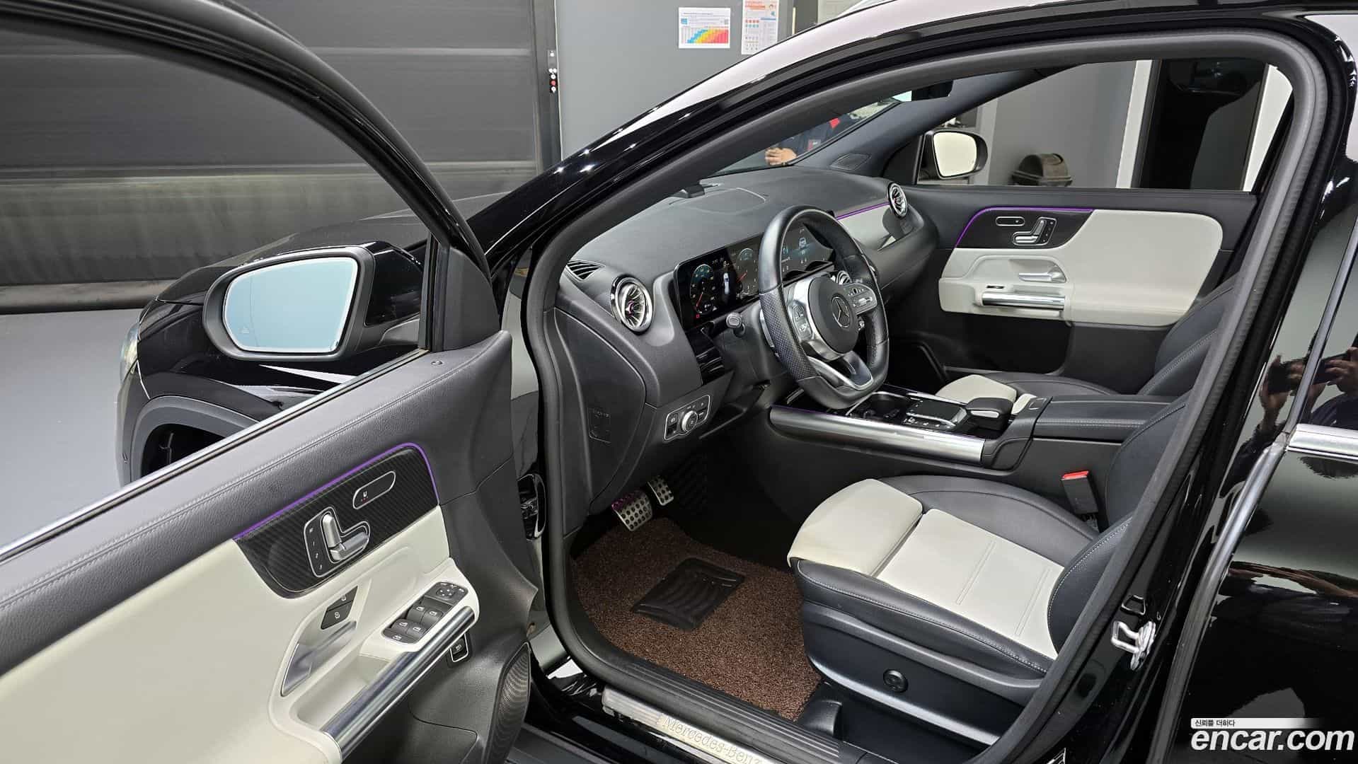 GLA-Class Mercedes-Benz 2021.4-INNER-010