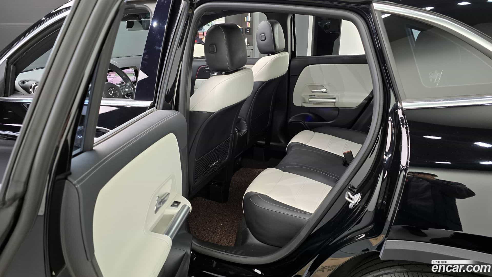 GLA-Class Mercedes-Benz 2021.4-OPTION-015
