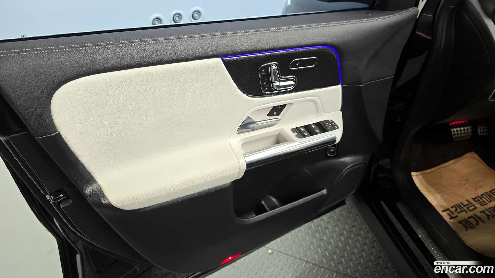 GLA-Class Mercedes-Benz 2021.4-INNER-034
