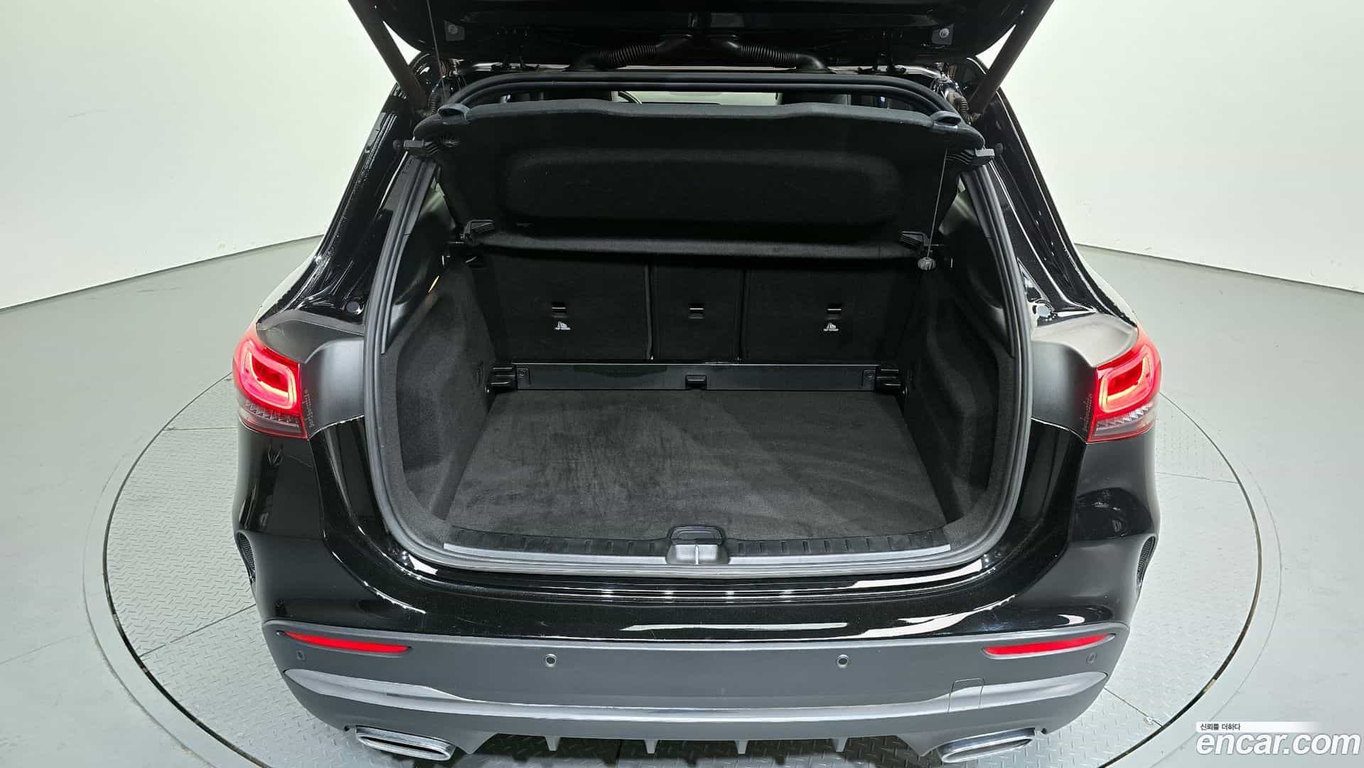 GLA-Class Mercedes-Benz 2021.4-OPTION-042