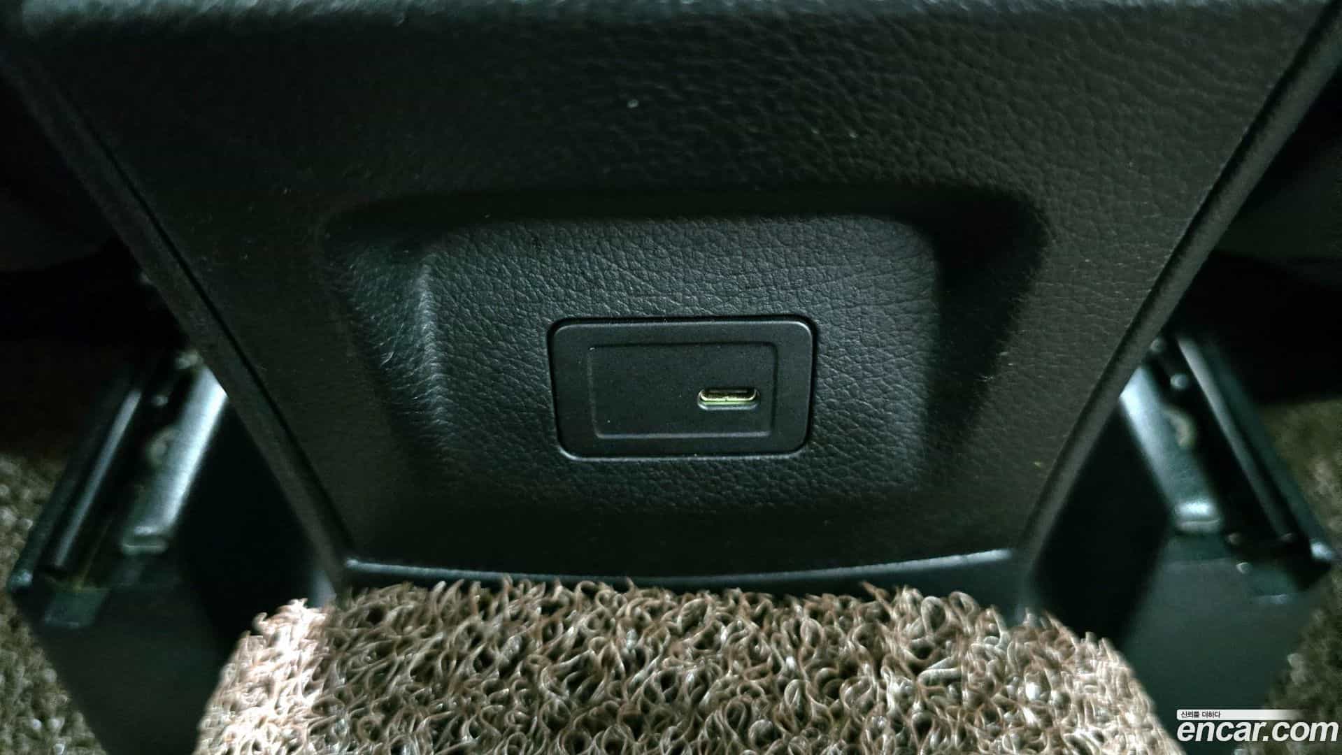 GLA-Class Mercedes-Benz 2021.4-OPTION-044