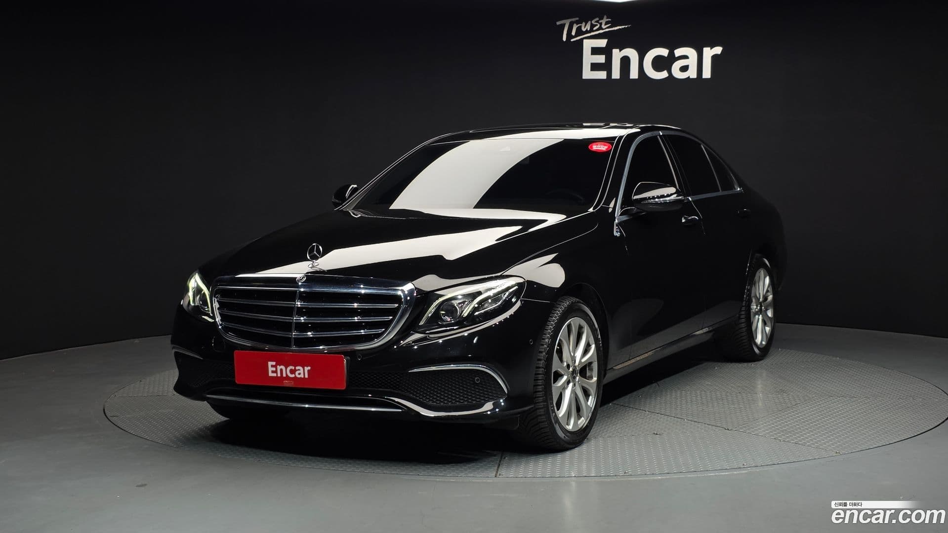 Main__Slider__Photo:E-Class Mercedes-Benz 2020.5-0