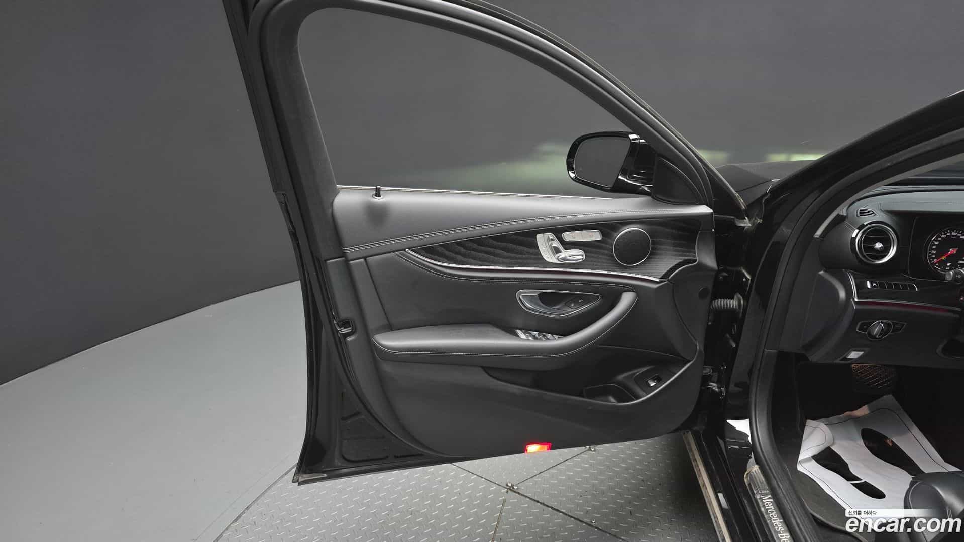 E-Class Mercedes-Benz 2020.5-INNER-034