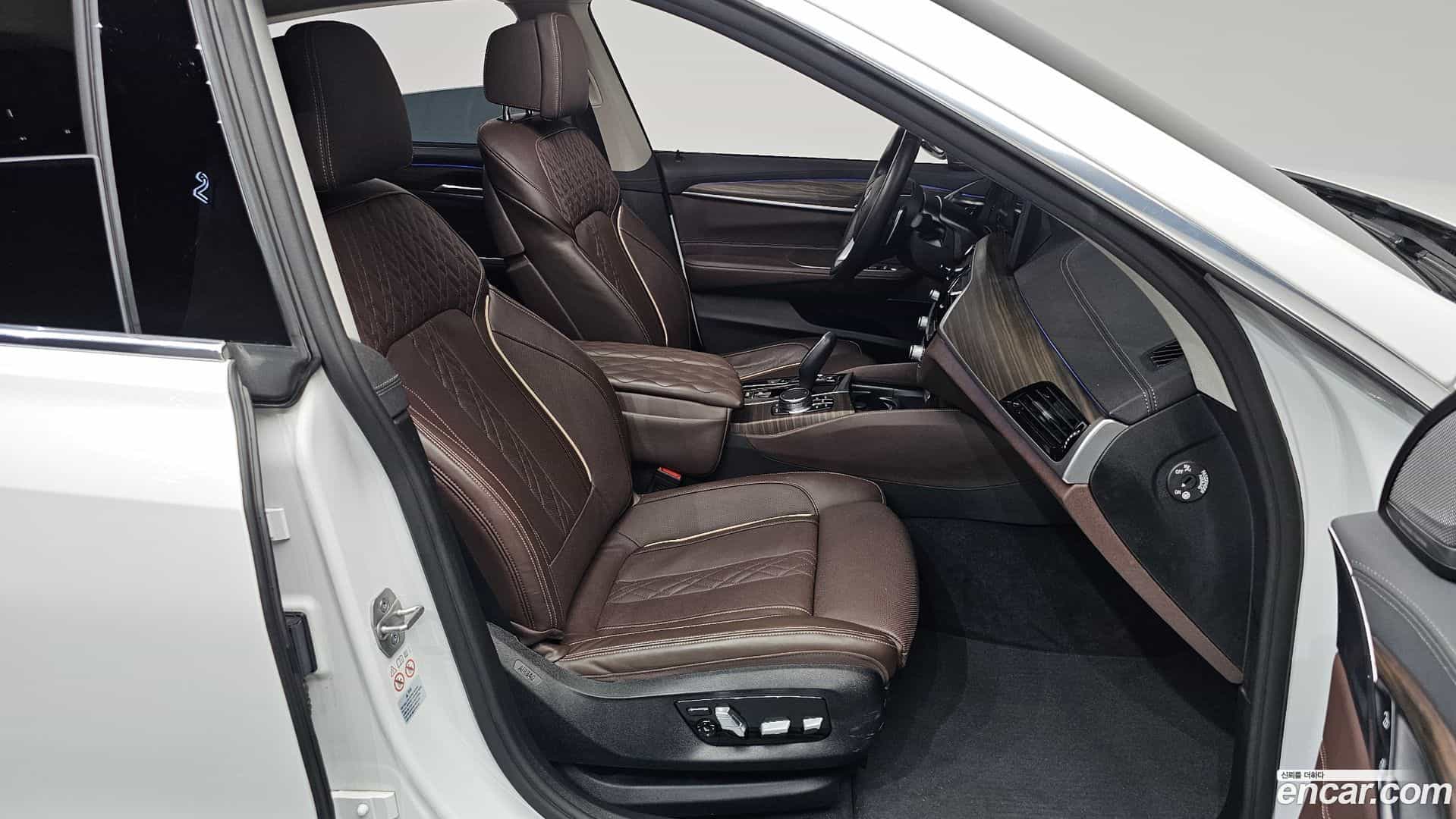 Gran Turismo BMW 2023.0-INNER-036