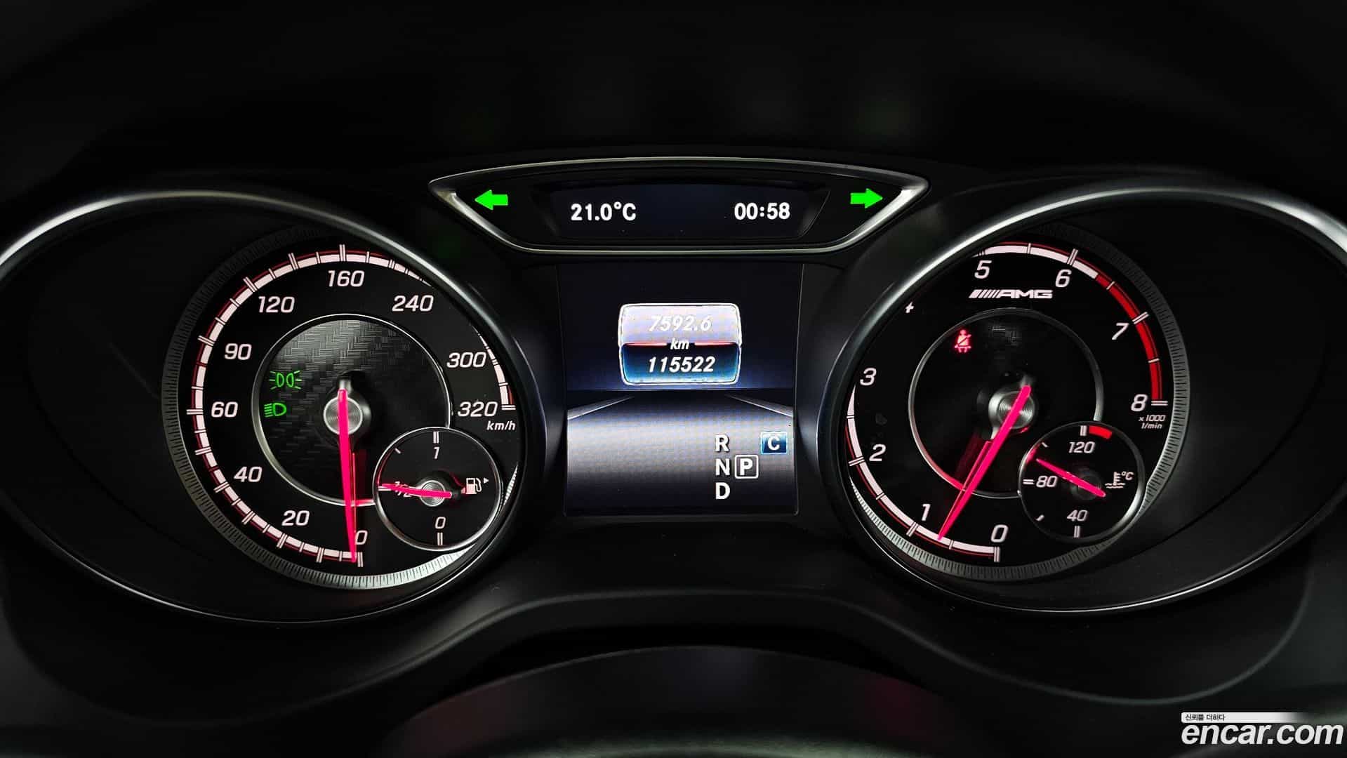 CLA-Class Mercedes-Benz 2018.4-INNER-008