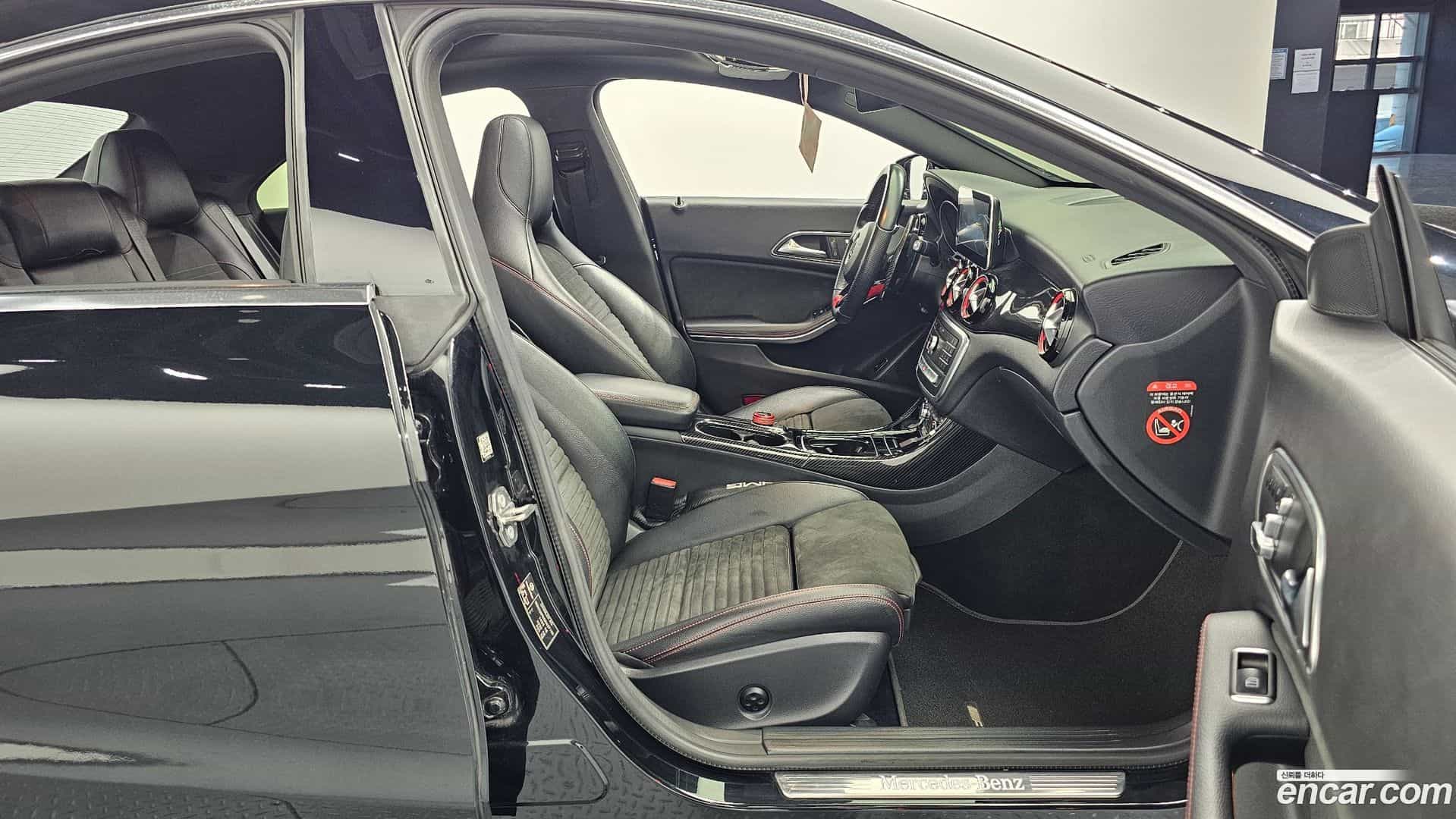 CLA-Class Mercedes-Benz 2018.4-OPTION-015