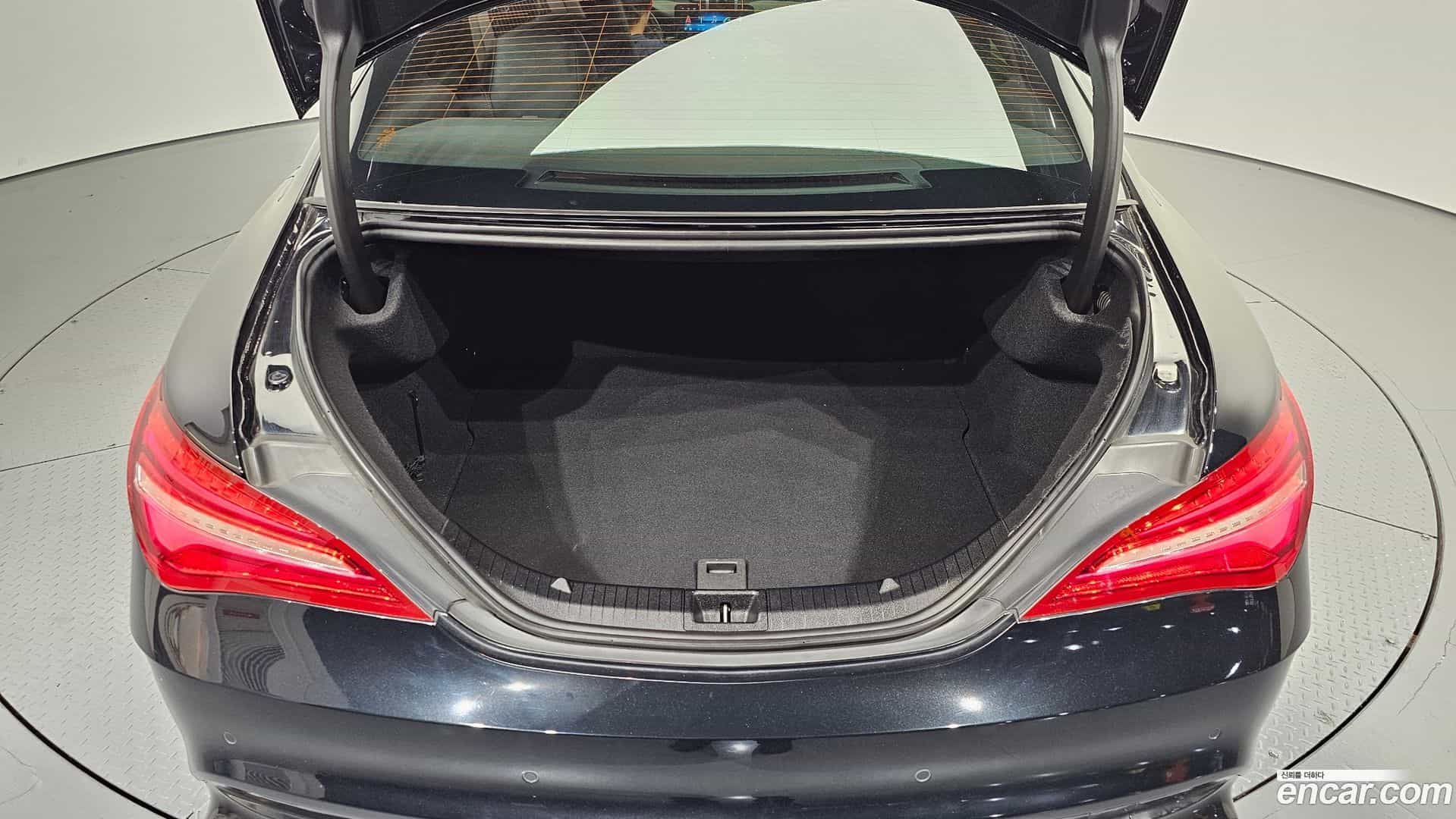 CLA-Class Mercedes-Benz 2018.4-OPTION-024