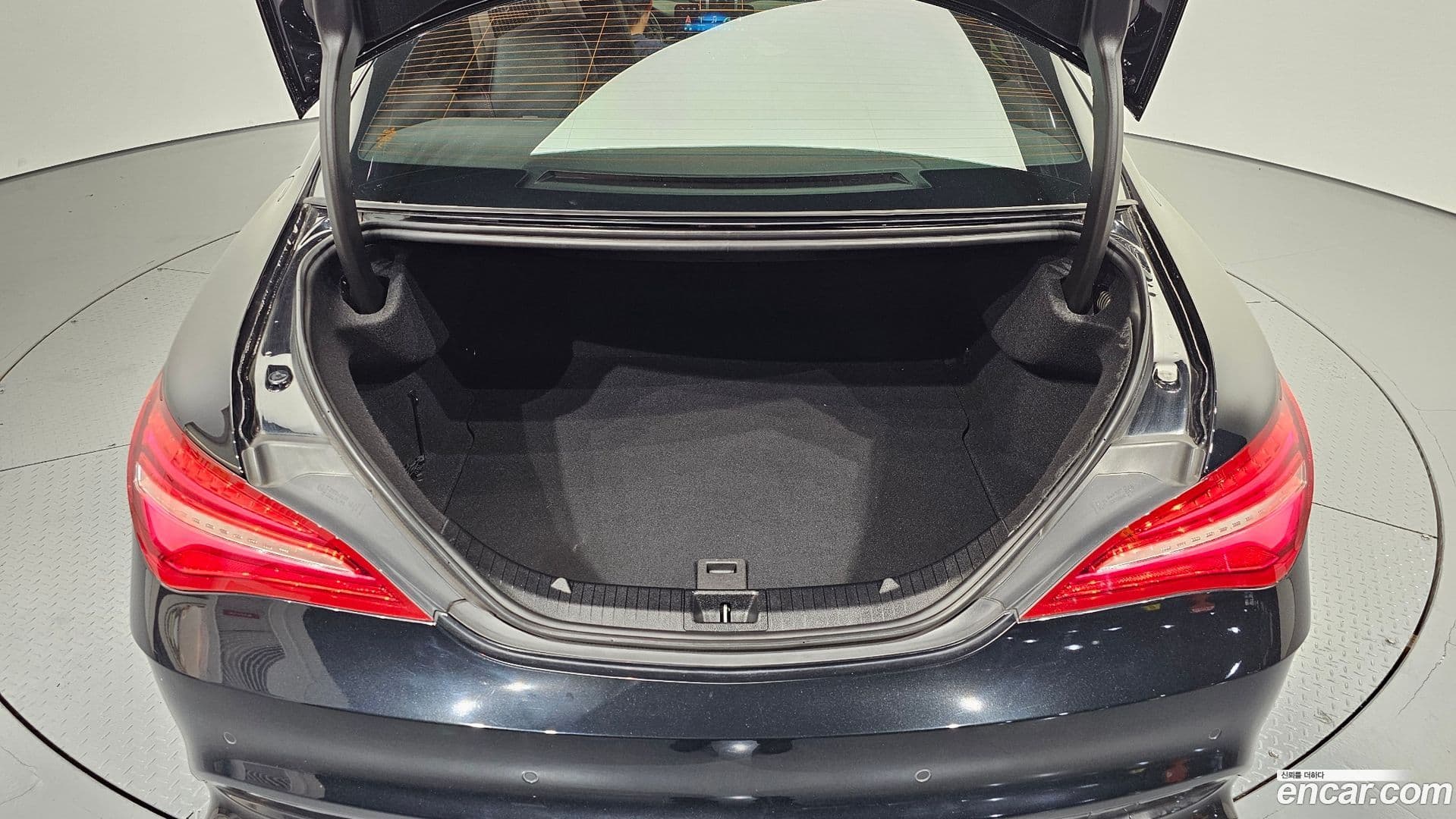 Main__Slider__Photo:CLA-Class Mercedes-Benz 2018.4-19