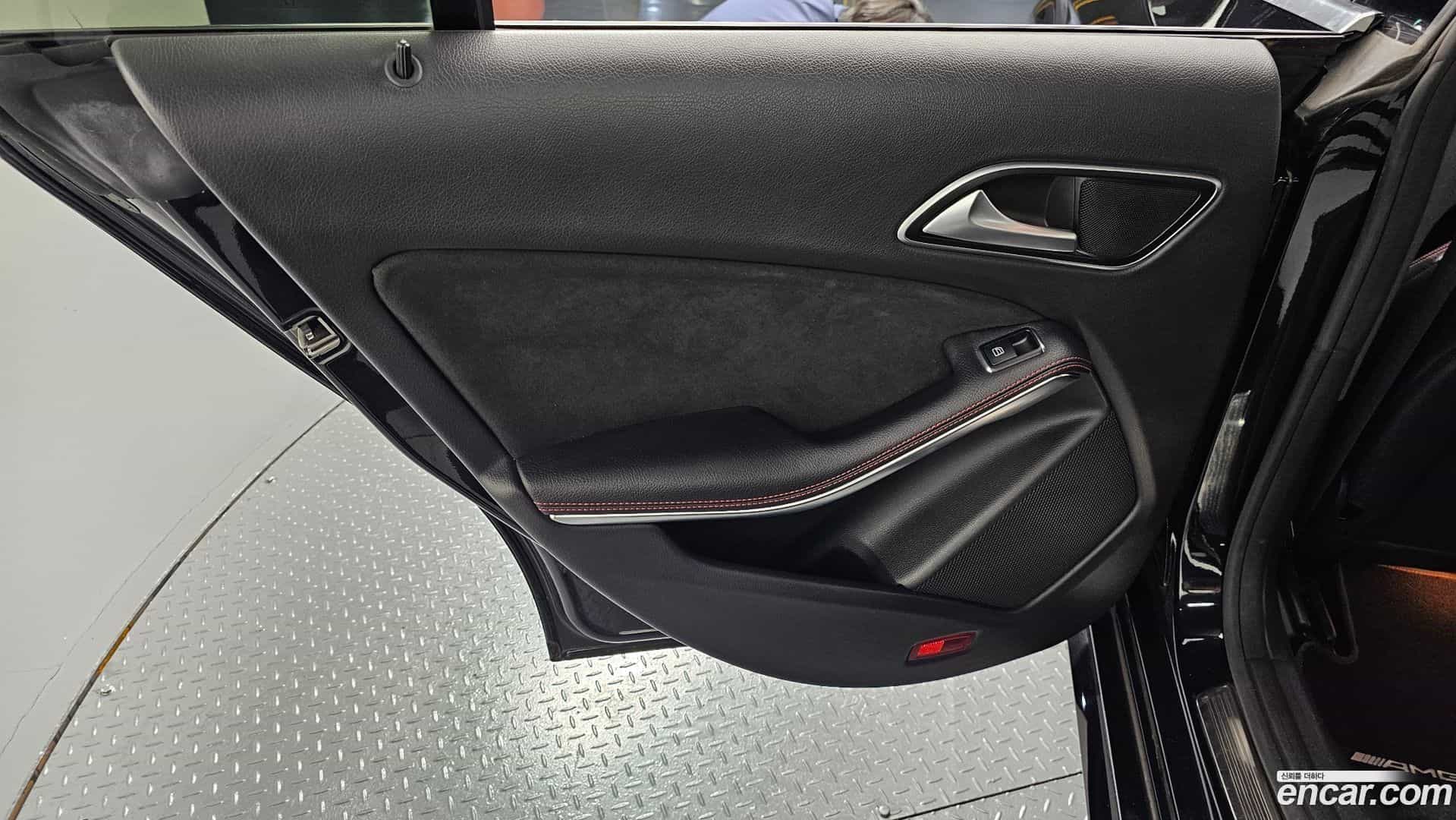 CLA-Class Mercedes-Benz 2018.4-INNER-035