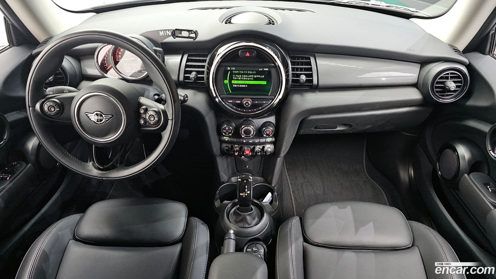 Main__Slider__Photo:Cooper Mini 2020.4-6