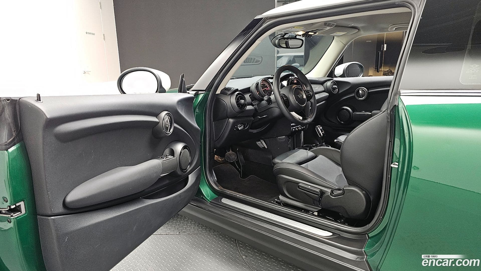 Main__Slider__Photo:Cooper Mini 2020.4-9