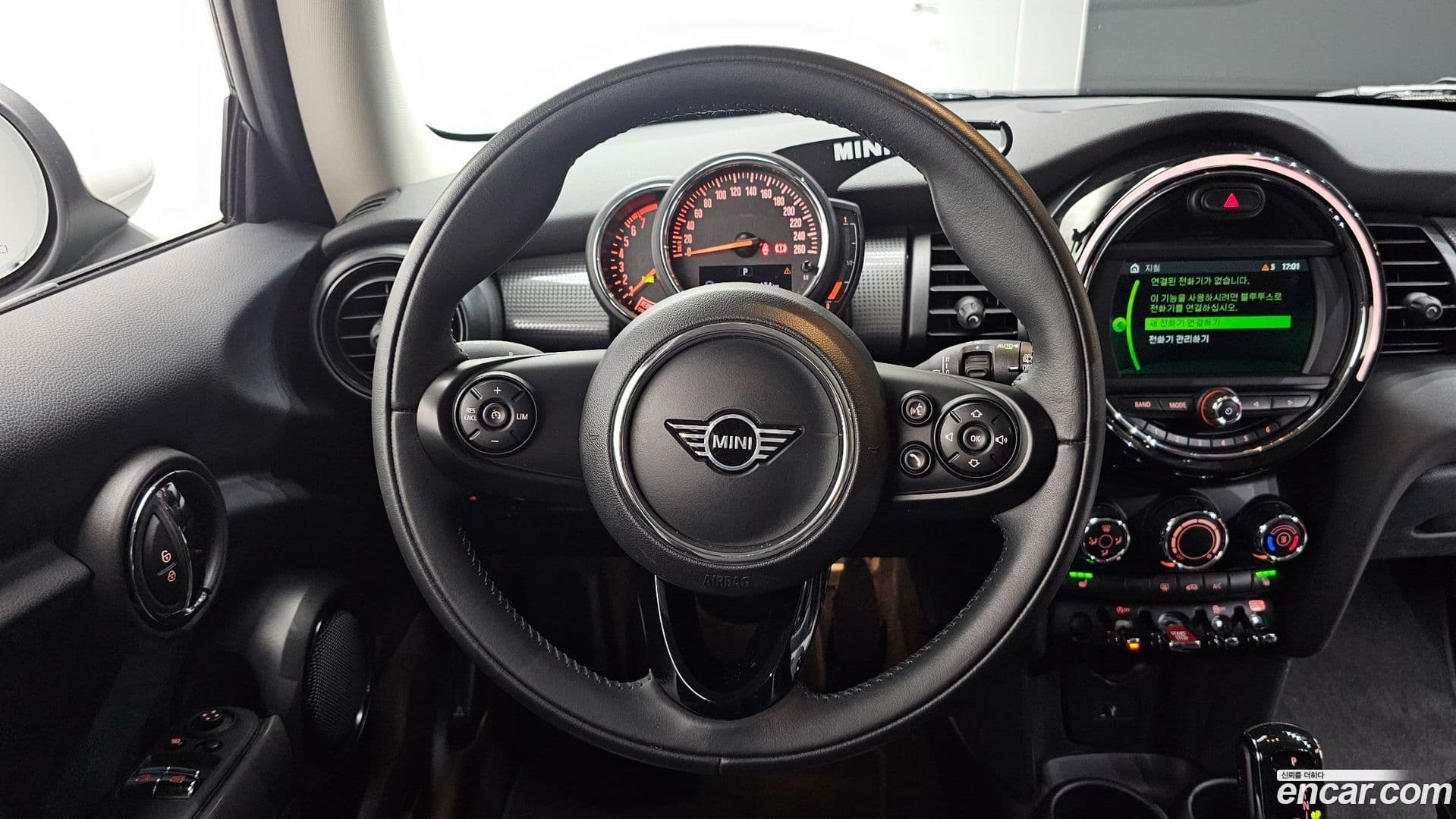 Main__Slider__Photo:Cooper Mini 2020.4-11
