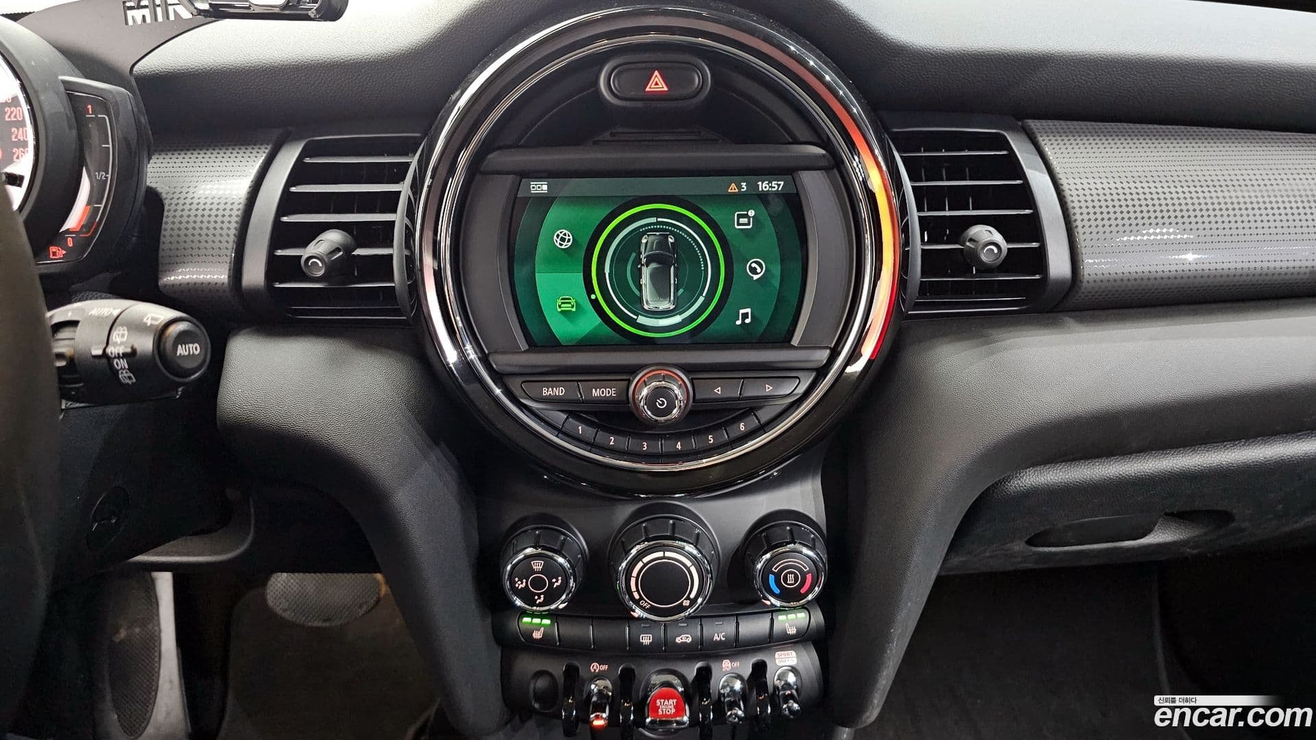 Main__Slider__Photo:Cooper Mini 2020.4-12