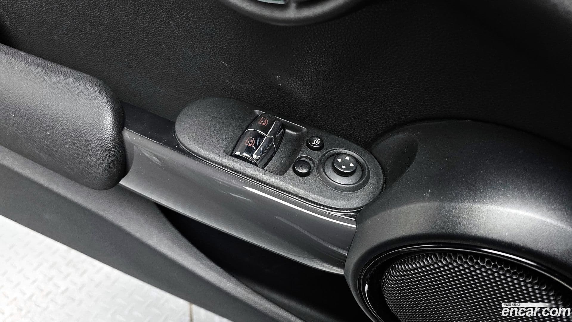 Main__Slider__Photo:Cooper Mini 2020.4-17