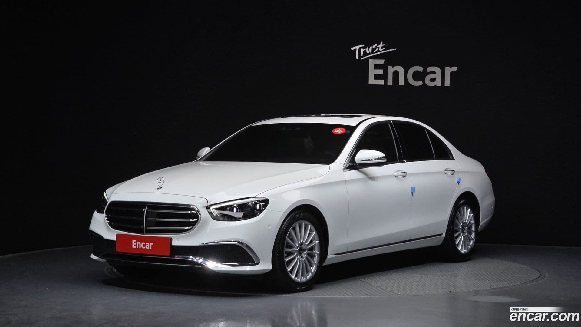 Main__Slider__Photo:E-Class Mercedes-Benz 2021.7-0