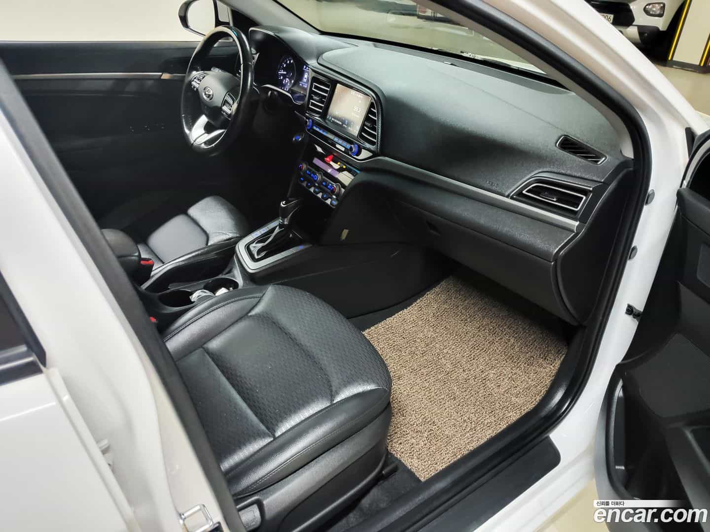 AVANTE Hyundai 2019.9-INNER-010